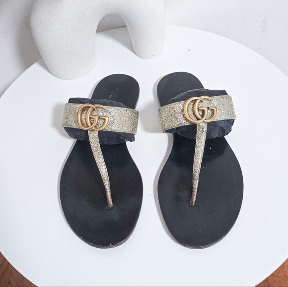 Gucci GG logo black and metallic gold thong flat sandals - Picture 2 of 13